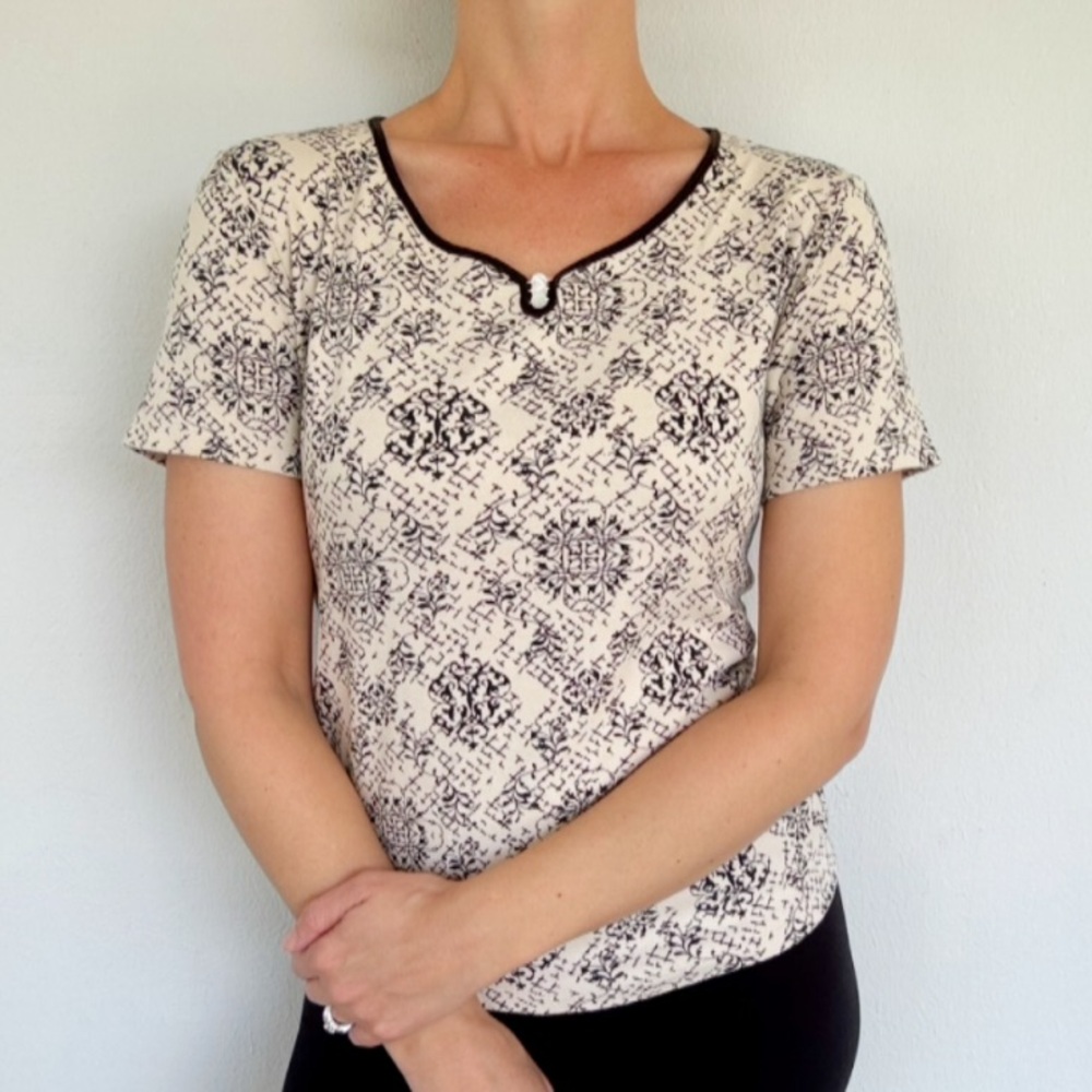 Vintage Coral Bay beige button medallion print short sleeve cotton tee medium